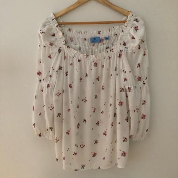 CeCe Tops - 🚨Floral Blouse🚨 White floral blouse